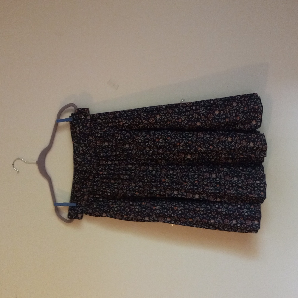 Vintage pleated Lark+Grey floral skirt. Size L, with belt,lightweight,flowy,navy
